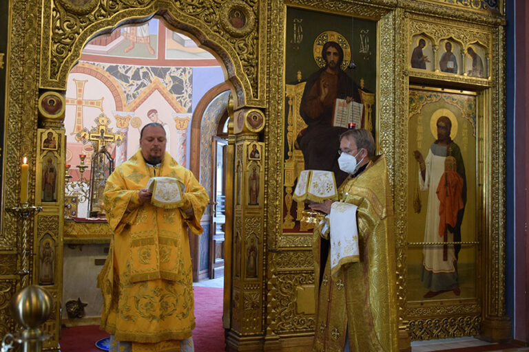 В день Успения св. прав. Анны епископ Алексий совершил Литургию в Кафедральном соборе