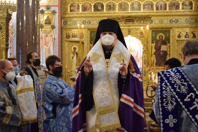 Венощное бдение в честь Успения Пресвятой Богородицы в Кафедральном соборе