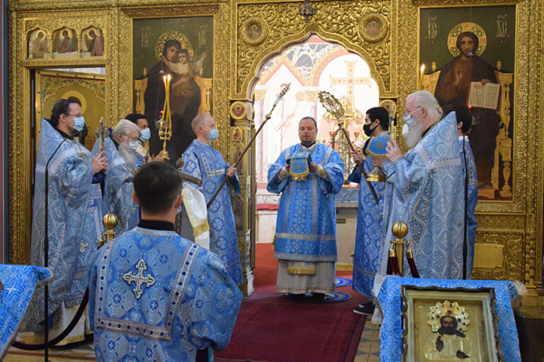 «Радуйся, Обрадованная…» – Литургия Архиерейским чином в праздник Успения