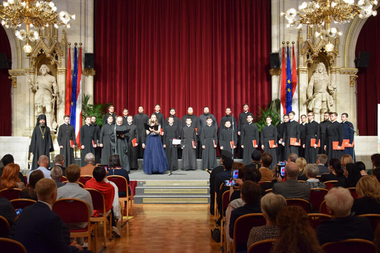 Торжественный концерт хора Киевских духовных школ в Ратуше – закрытие фестиваля «OST TRIFFT WEST»