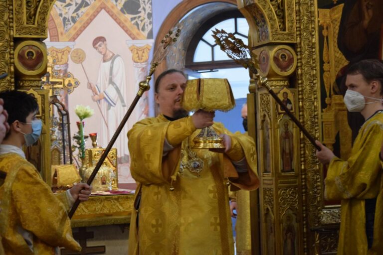 Архиерейская Литургия в Неделю мытаря и фарисея