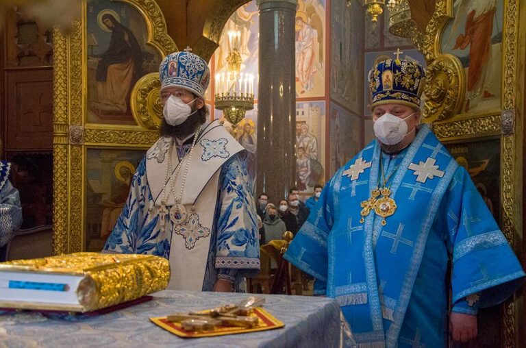 Митрополит Корсунский и Западноевропейский Антоний и епископ Кафский Алексий совершили Литургию в соборе свт. Николая