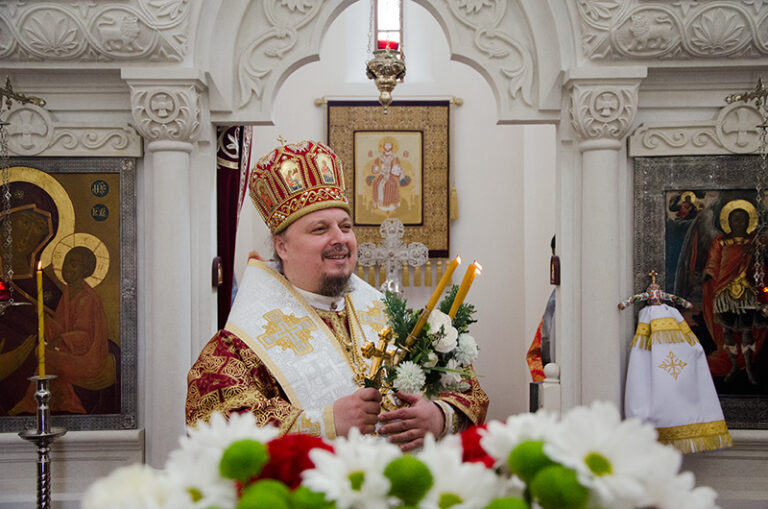 В Неделю Фомину епископ Кафский Алексий совершил Божественную Литургию в Лаа ан дер Тайя
