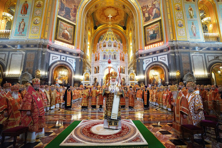 Епископ Алексий сослужил Святейшему Патриарху Кириллу за Литургией в кафедральном соборном Храме Христа Спасителя