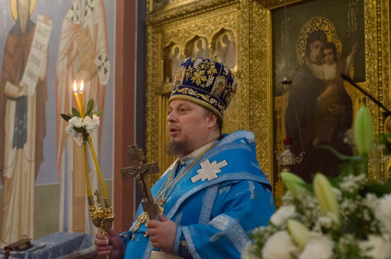 Епископ Венский и Австрийский Алексий совершил Божественную Литургию в праздник Казанской иконы Божией Матери