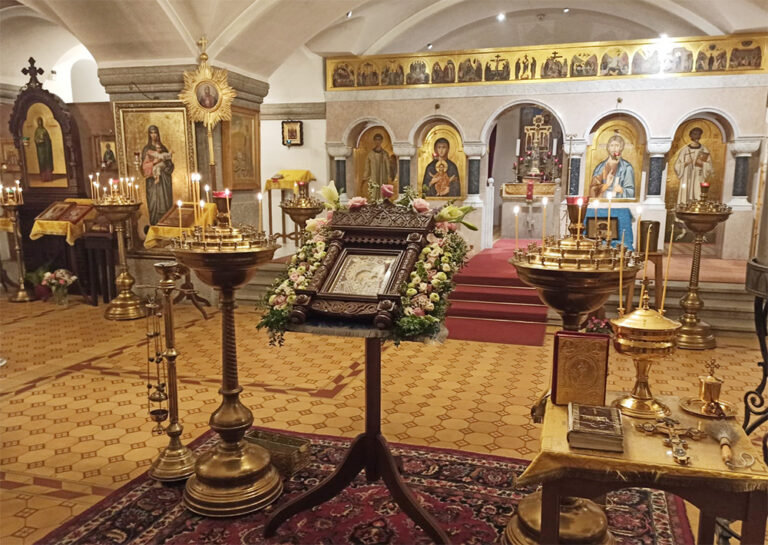 Водосвятный молебен с чтением акафиста Пресвятой Богородице в честь иконы Ее Казанской