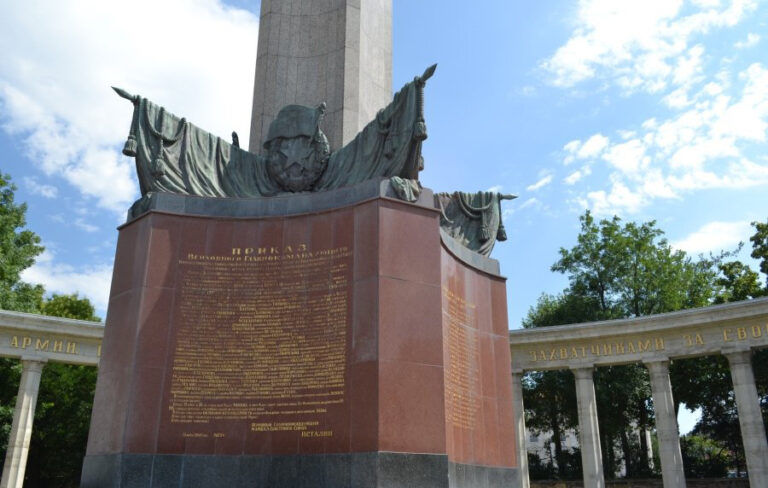 Епископ Алексий принял участие в мероприятии, посвященном 78-й годовщине освобождения Европы от нацизма