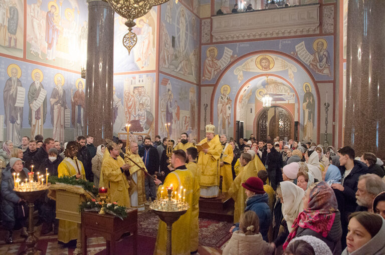 «Величаем тя, святителю отче Николае, и чтим святую память твою!»