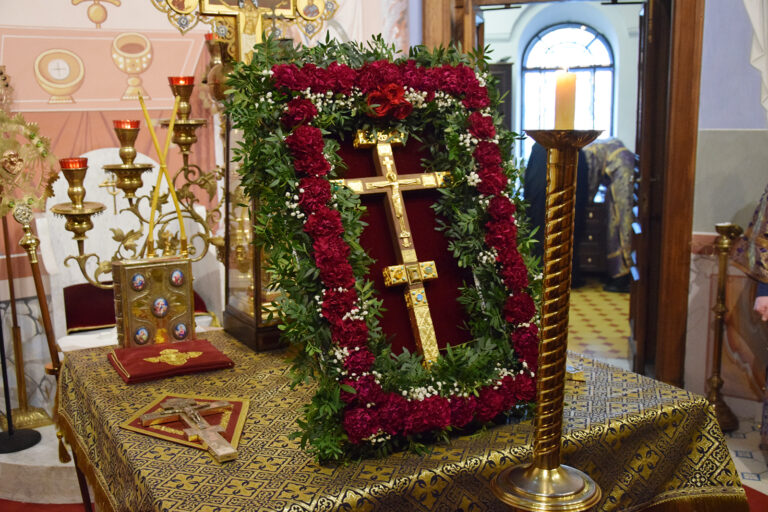 «Кресту Твоему поклоняемся, Владыко!»