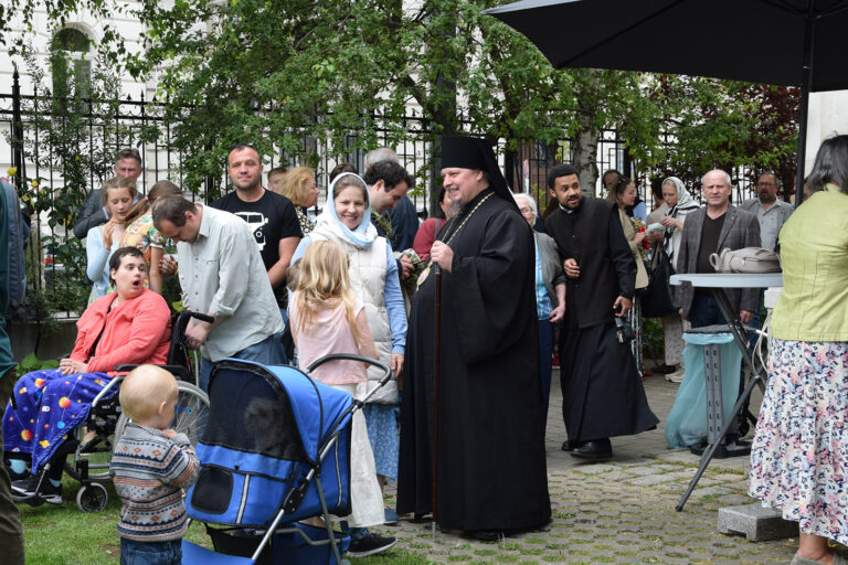 Праздничная Троицкая ярмарка в Вене