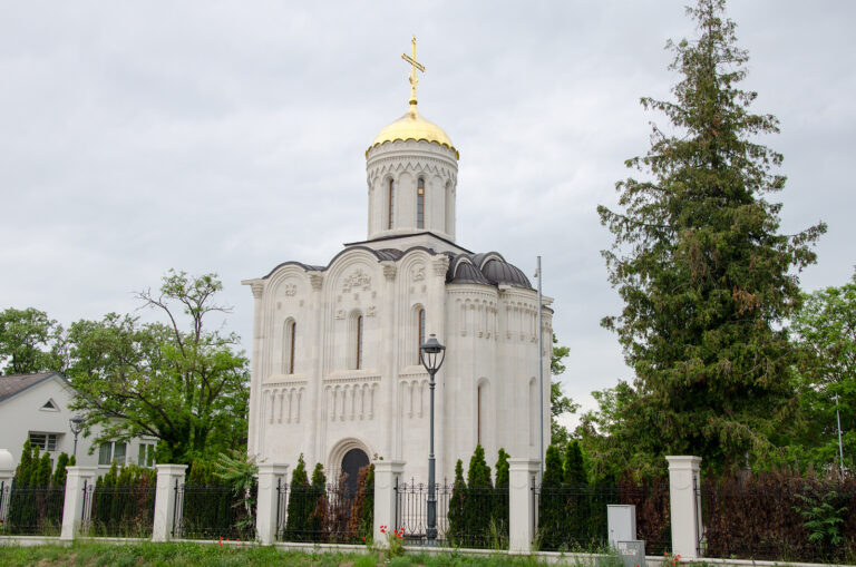 В день Святого Духа епископ Венский и Австрийский Алексий совершил Литургию в Лаа ан дер Тайя