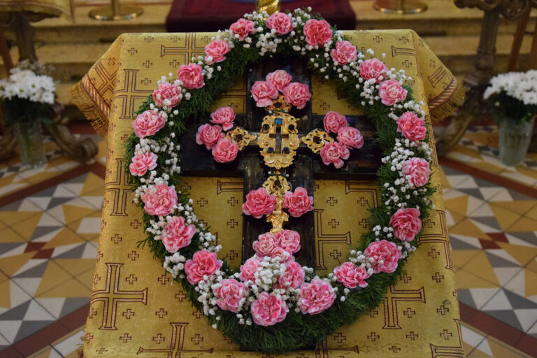 Изнесение Честных Древ Животворящего Креста Господня