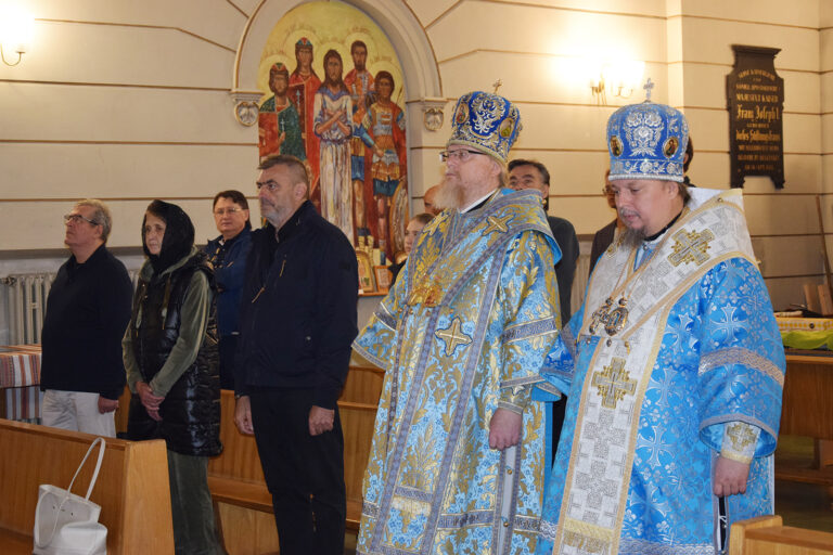 Епископ Венский и Австрийский Алексий и архиепископ Рузский Тихон совершили Божественную Литургию в Иннсбруке