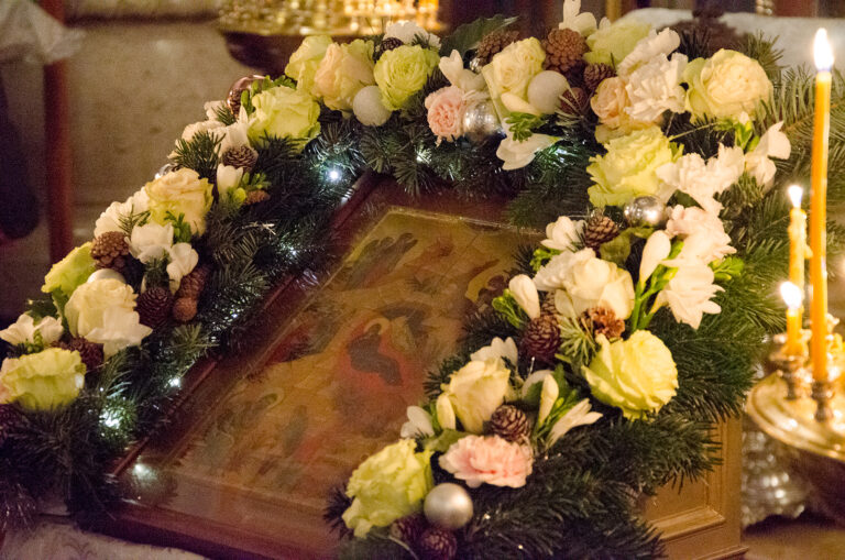 «Дева днесь Пресущественнаго раждает…»