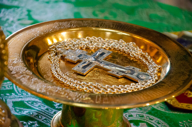 В праздник Входа Господня в Иерусалим епископ Алексий совершил Литургию и священническую хиротонию в Кафедральном соборе свт.Николая в Вене