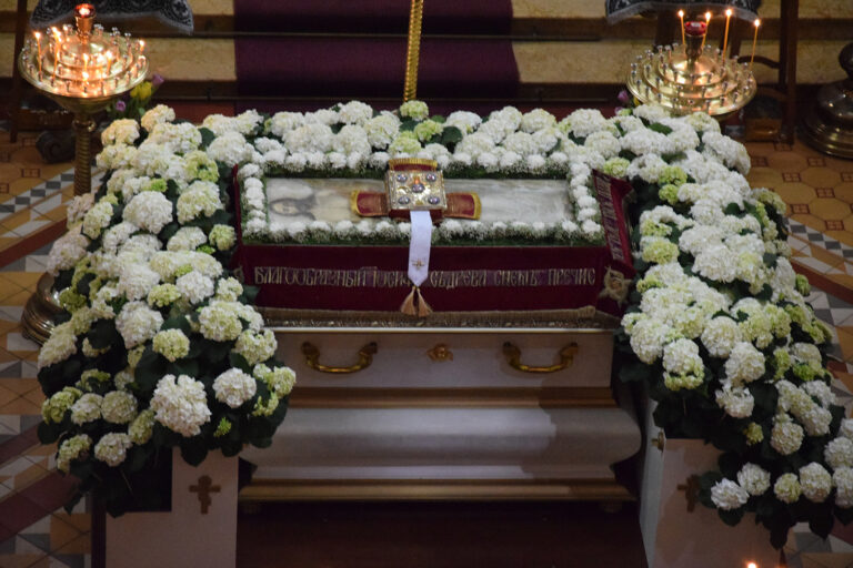 В канун Великой Субботы епископ Венский  и Австрийский Алексий совершил Утреню с чином погребения