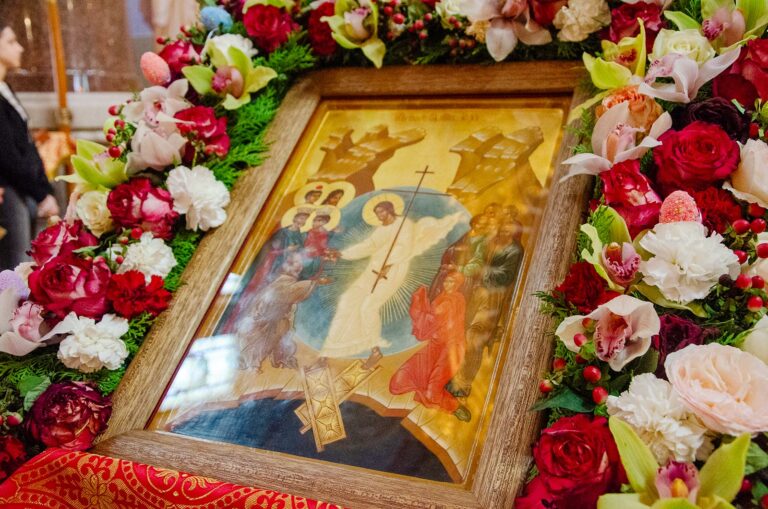 Поздняя Пасхальная Божественная Литургия в Кафедральном соборе