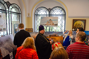 Епископ Венский и Австрийский Алексий посетил выставку «Православные храмы России: взгляд сквозь время»