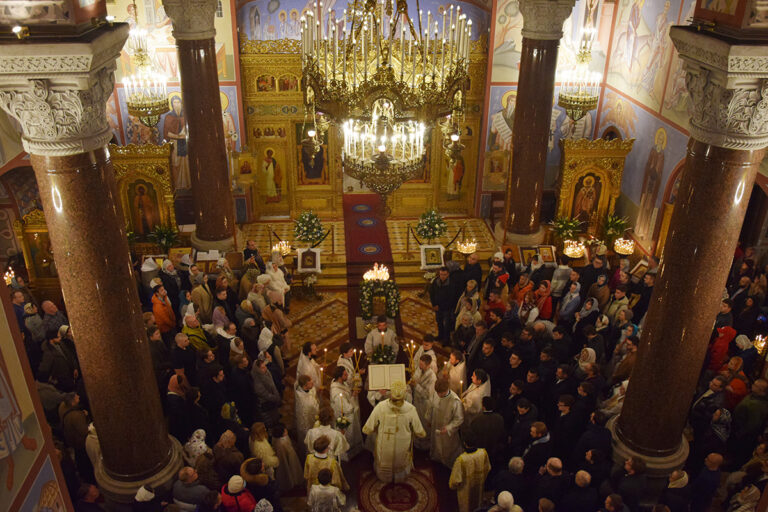 Епископ Венский и Австрийский Алексий возглавил ночную Божественную Литургию в праздник Рождества Христова