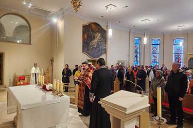 Верующие Кафедрального собора Свт.Николая совершили паломничество к Святыне Креста Господня