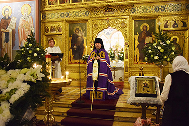 Епископ Алексий совершил Великую вечерню в день праздника Рождества Христова