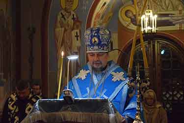 Епископ Алексий возглавил утреню с чтением Акафиста Пресвятой Богородице